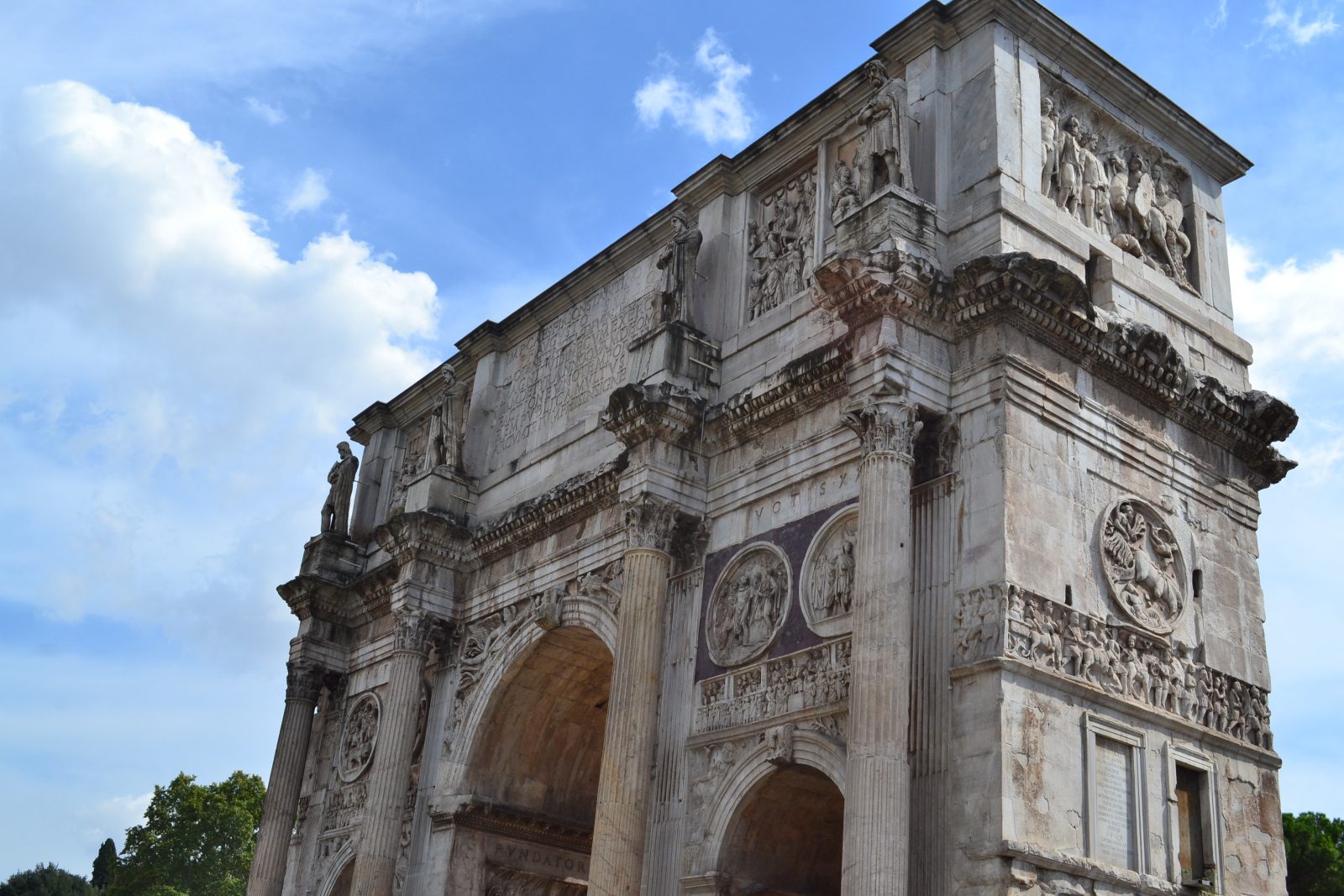 arco de constantino, o mais recente e mais conservado arco da época dos imperadores romanos