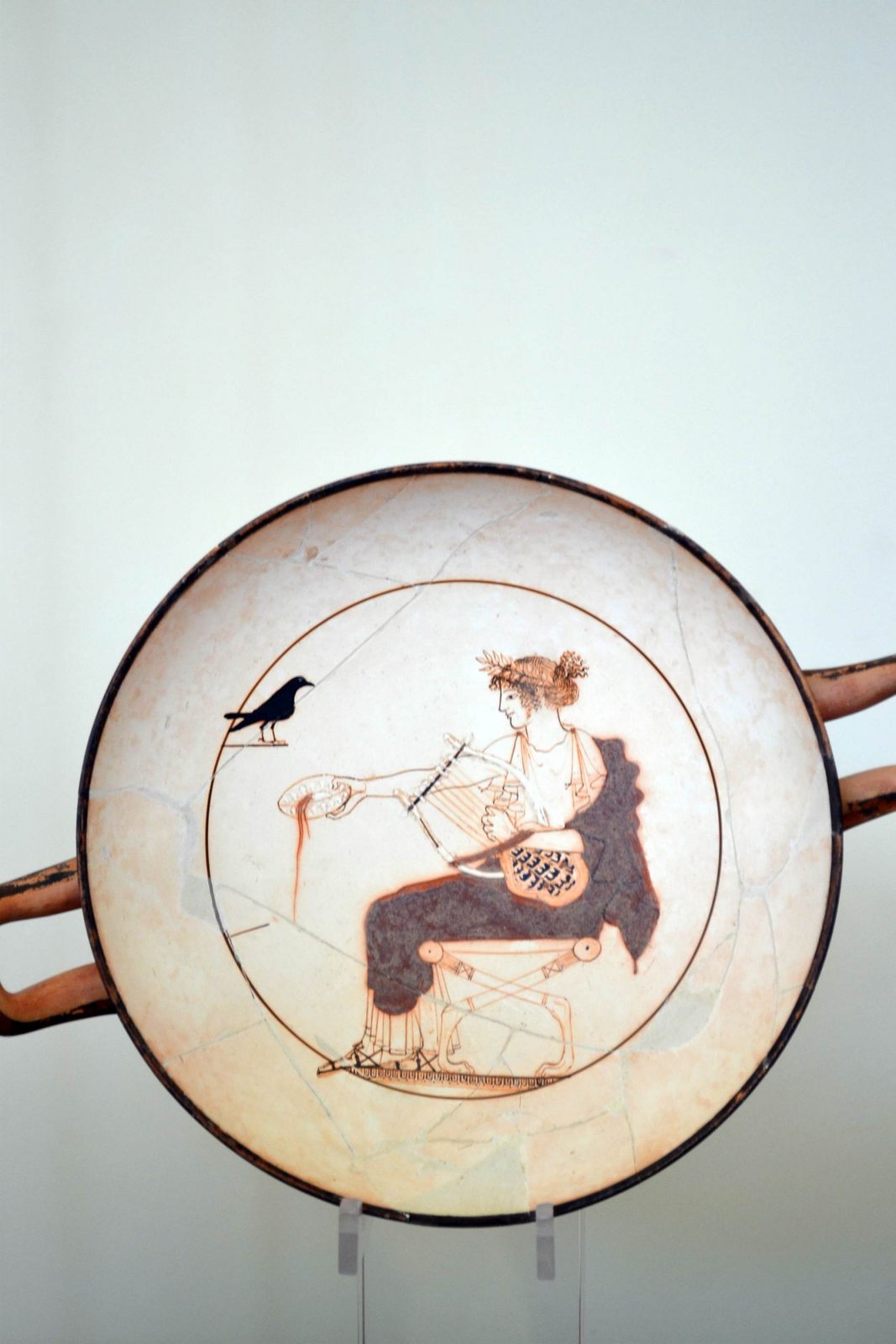 Representação de Apolo, o Deus da música no Museu de Delfos na Grécia