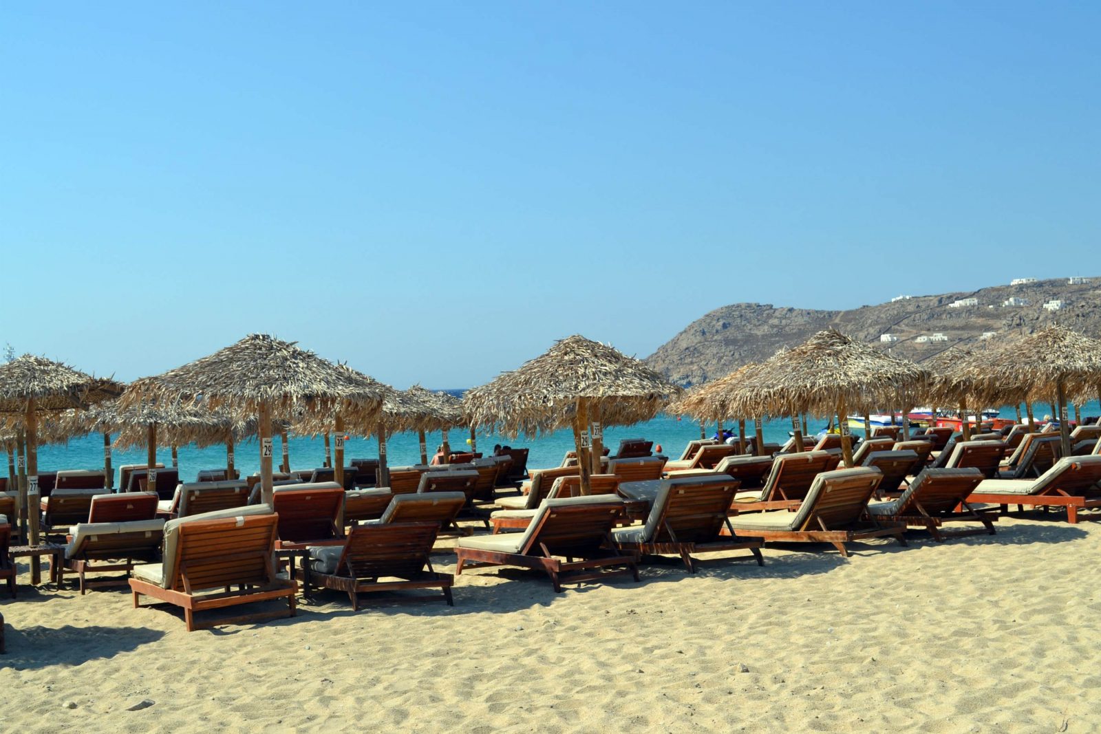 melhores praias de Mykonos, a Elia Beach é uma das praias mais bonitas da famosa ilha grega