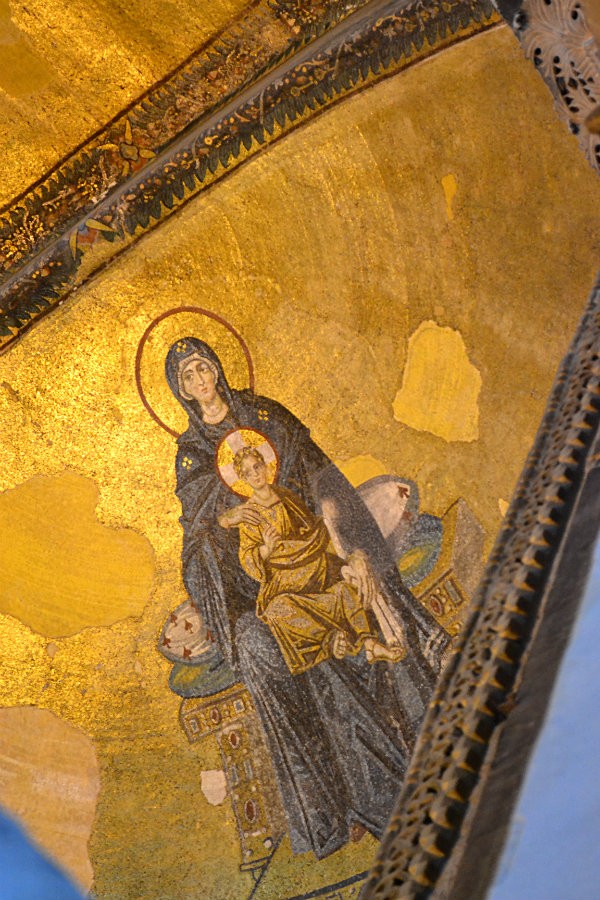 detalhe mosacio santa maria e menino jesus na hagia sofia
