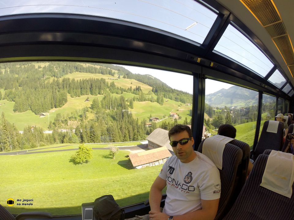 passeio panoramico de trem na suiça
