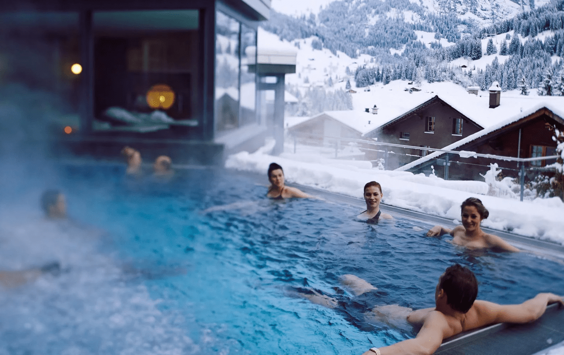 hotel piscina aquecida inverno suiça