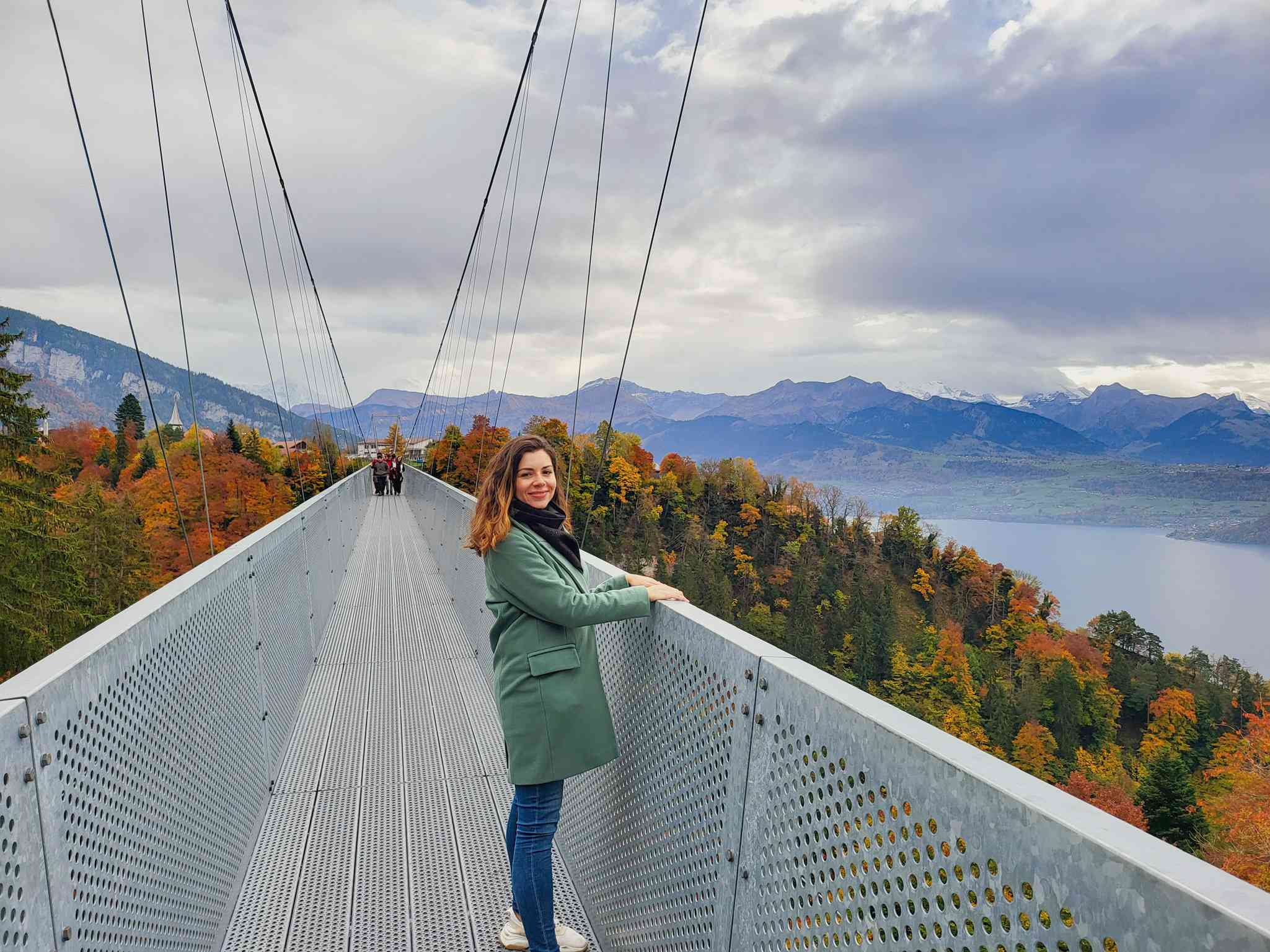ponte suspensa suiça pousando no amor